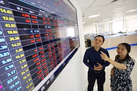 Chứng khoán ngày 1/12: VN-Index thử thách lại ngưỡng 1.000 điểm