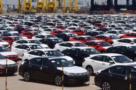 Việt Nam giảm nhập khẩu ô tô