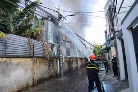 Đà Nẵng: Lửa thiêu rụi kho chứa máy quạt, thiệt hại gần 10 tỉ đồng