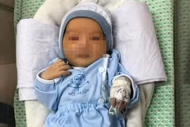 Đỗ Mỹ Linh đến thăm và đóng viện phí cho bé sơ sinh bị bỏ rơi tại hố ga