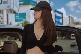 Ngọc Trinh khoe vòng một sau khi bị chê siêu mỏng