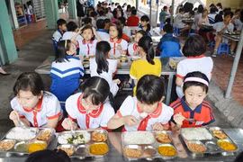 TP.HCM: Hàng chục học sinh nhập viện nghi do ngộ độc thực phẩm