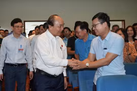 Thời sự 24H ngày 21/6: Thủ tướng Nguyễn Xuân Phúc tiếp xúc cử tri, báo cáo kết quả Kỳ họp Quốc hội
