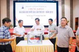 Mùa vàng tôn vinh những người cầm bút chân chính