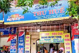 Xử phạt quán bún 'chặt chém' đoàn từ thiện về vùng lũ