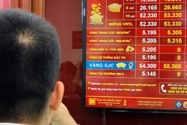 Giá vàng trong nước sáng 25/8: "Cắm đầu" giảm sâu, nhà đầu tư vẫn kỳ vọng "lội ngược dòng"