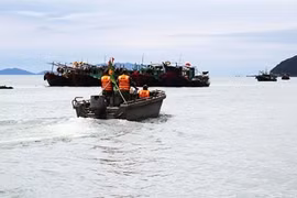 Ngăn chặn tình trạng xuồng máy Trung Quốc hoạt động trái phép trên vùng biển Vạn Gia, Quảng Ninh