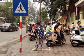 Cảnh báo đối tượng nghi dụ dỗ các nam sinh trên địa bàn quận Hoàn Kiếm