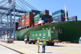 Việt Nam nhập siêu gần 1 tỷ USD nửa đầu tháng 5/2020