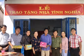 Báo Công an TPHCM bàn giao 3 căn nhà cho người dân miền Tây