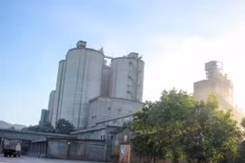 Công ty Xi măng Vicem Hoàng Mai bị xử phạt vì khai thác vượt công suất được phép!