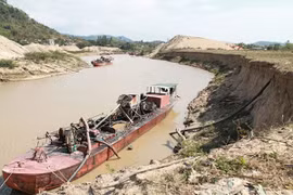 Cấm khai thác cát, sỏi tại khu vực bờ sông có nguy cơ sạt, lở