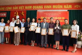 Báo Nhà báo & Công luận đạt 2 giải trong cuộc thi viết về ngành Y tế Hà Tĩnh