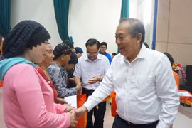Phó Thủ tướng Trương Hòa Bình thăm, tặng quà Tết đồng bào Chăm
