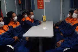 Cứu sống 7 ngư dân gặp nạn chìm tàu vì giông lốc