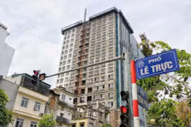 Hà Nội: Thực hiện giai đoạn 2 tháo dỡ phần sai phạm tòa nhà 8B Lê Trực
