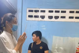 Hoa hậu Lương Thuỳ Linh đến thắp nén hương cho bé trai bị cây phượng đè tử vong
