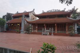 Hà Nội: Di tích đền Ba Voi phải đóng cửa vì sạt lở bờ sông