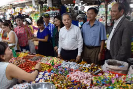 Lãnh đạo tỉnh Thừa Thiên Huế đi kiểm tra hàng hóa tại các chợ, siêu thị dịp tết