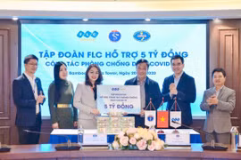 Tập đoàn FLC trao 5 tỷ đồng hỗ trợ công tác phòng chống dịch bệnh Covid–19 của Bộ Y tế