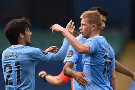 Ngôi sao De Bruyne tỏa sáng ở trận ra quân của Man City