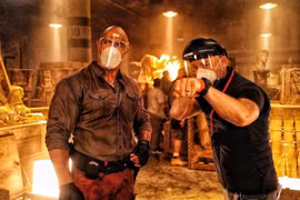Hé lộ ảnh hậu trường phim mới của "The Rock"