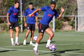 2 cầu thủ Atletico Madrid mắc COVID-19 trước tứ kết Champions League