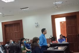 Nhận án tù 20 năm vì chuyển giúp người lạ phong bì chứa ma túy