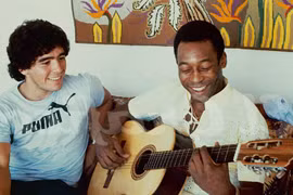 Pele hẹn Maradona chơi bóng trên thiên đàng