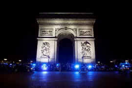Cảnh sát Pháp biểu tình tại Paris phản đối cải cách mới