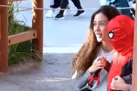 Angelababy một mình dẫn con trai đi chơi, không thấy bóng dáng Huỳnh Hiểu Minh