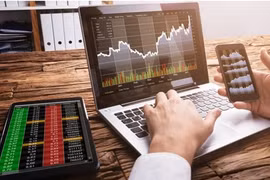 Chứng khoán ngày 28/8: Bluechips phát tín hiệu điều chỉnh