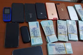 Triệt phá đường dây lô đề, cá độ bóng đá mỗi ngày giao dịch 600 triệu đồng qua mạng