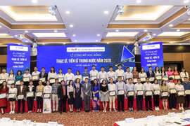 Vingroup trao học bổng gần 40 tỷ đồng đào tạo thạc sĩ, tiến sĩ khoa học công nghệ