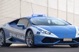 Ý: Siêu xe Lamborghini được cảnh sát dùng chở thận nhanh tới bệnh viện