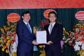 Công bố quyết định giao quyền Bộ trưởng Bộ Y tế cho ông Nguyễn Thanh Long