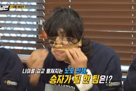 Show Running Man bị chỉ trích vì trò chơi nguy hiểm đeo dây chun lên mặt