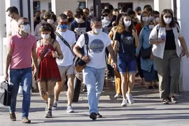 Dịch COVID-19 sáng 29/8: Thế giới gần 25 triệu ca bệnh, các điểm nóng vẫn căng thẳng