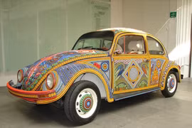 Chiêm ngưỡng mẫu xe Volkswagen Beetle Vochol được đính hơn 2 triệu hạt trang trí