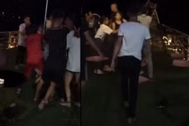 Công an điều tra vụ đánh ghen, lột đồ cô gái giữa quán cà phê