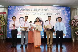 Báo Pháp Luật TP.HCM trao giải cây bút xuất sắc năm 2020