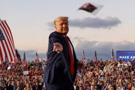 Tổng thống Trump cảm thấy mạnh mẽ hơn sau khi nhiễm Covid-19