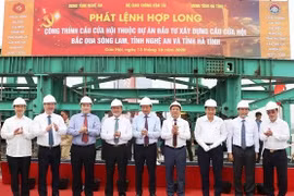Hợp long cầu Cửa Hội 950 tỷ đồng sau 18 tháng thi công