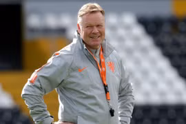 Huấn luyện viên trưởng đội tuyển Hà Lan, Ronald Koeman nhập viện vì bệnh tim
