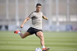 Siêu sao Cristiano Ronaldo gặp sự cố, chưa thể quay lại hội quân cùng Juventus  