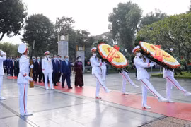 Lãnh đạo Đảng, Nhà nước, MTTQ vào Lăng viếng Chủ tịch Hồ Chí Minh