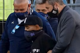 Cựu ngôi sao Maradona phải phẫu thuật não khẩn cấp