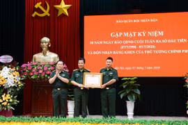 Kỷ niệm 30 năm ngày Báo QĐND Cuối tuần ra số đầu tiên