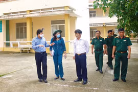 Long An: Khảo sát việc triển khai Khu cách ly tập trung ở huyện Vĩnh Hưng
