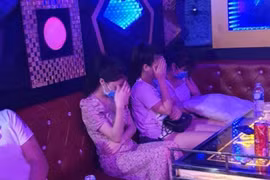 5 nữ sinh ở Nghệ An bị dụ dỗ bỏ nhà đi làm tiếp viên quán karaoke